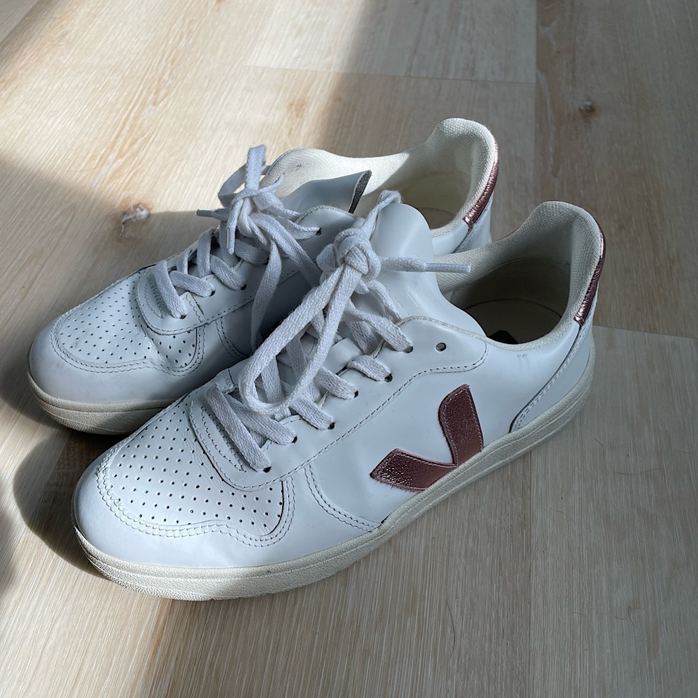 Veja V-10 Sneakers in Rose Gold - Size 38
